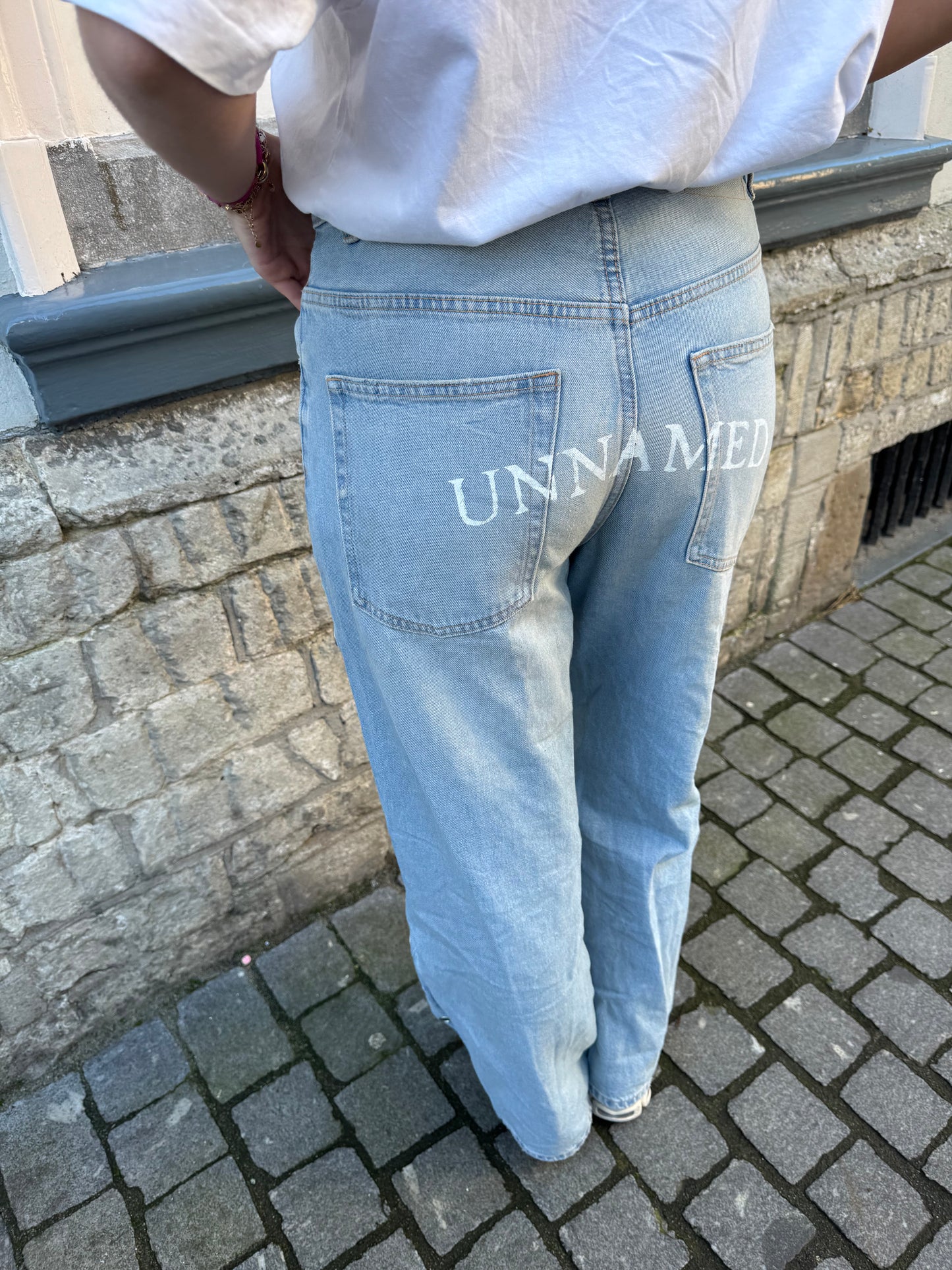 Logo jeans