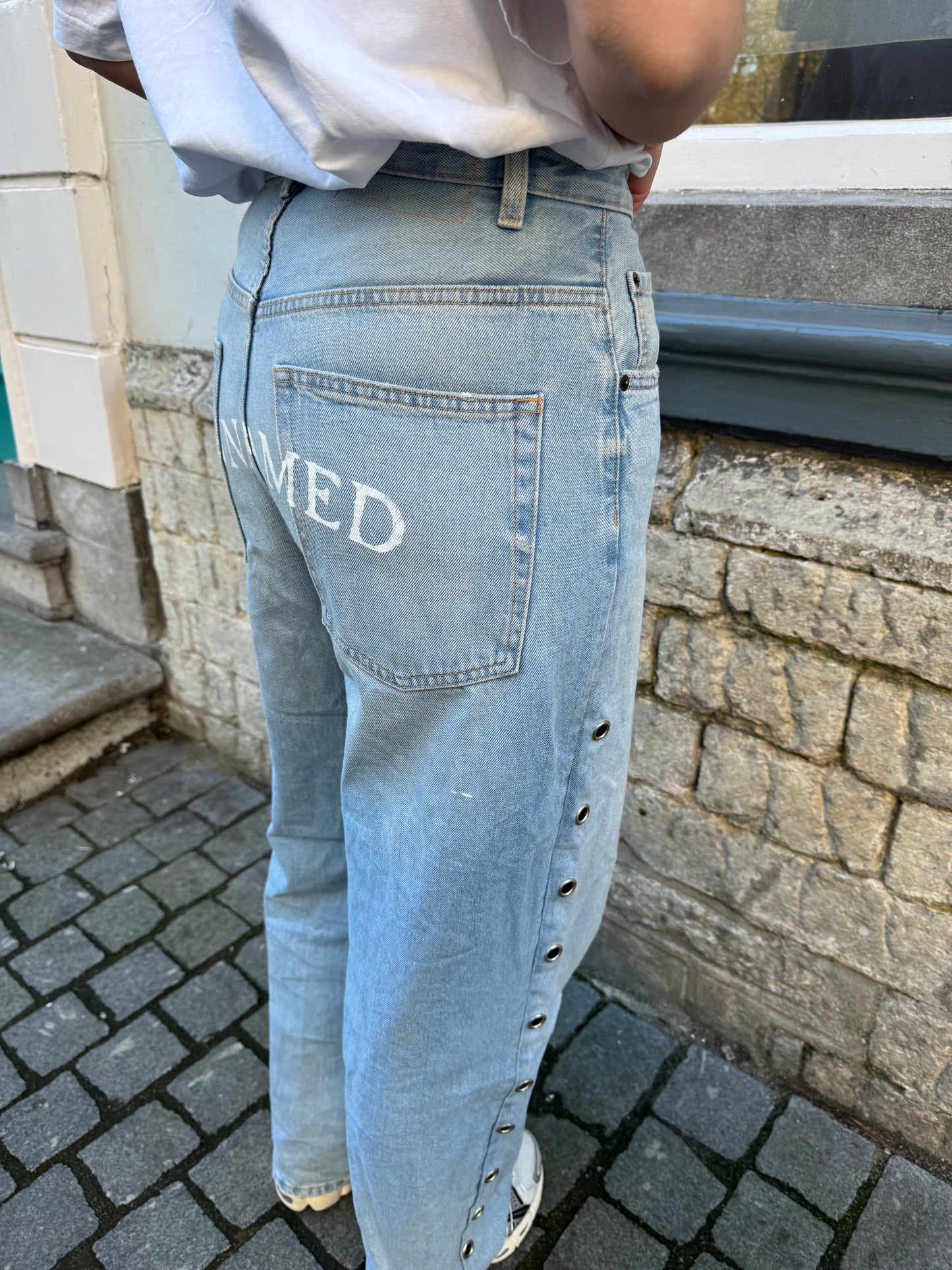 Logo jeans