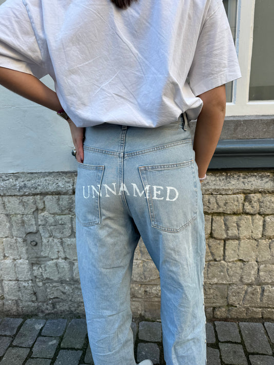 Logo jeans